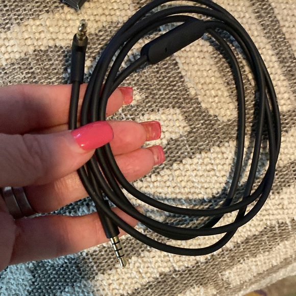 NWOT Dr Dre Beats Case, Charger, Manuels ,Sticker & Carabiner - Picture 5 of 8